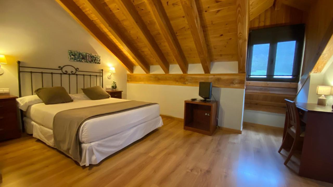 Roca Blanca Hotel Espot Exterior foto